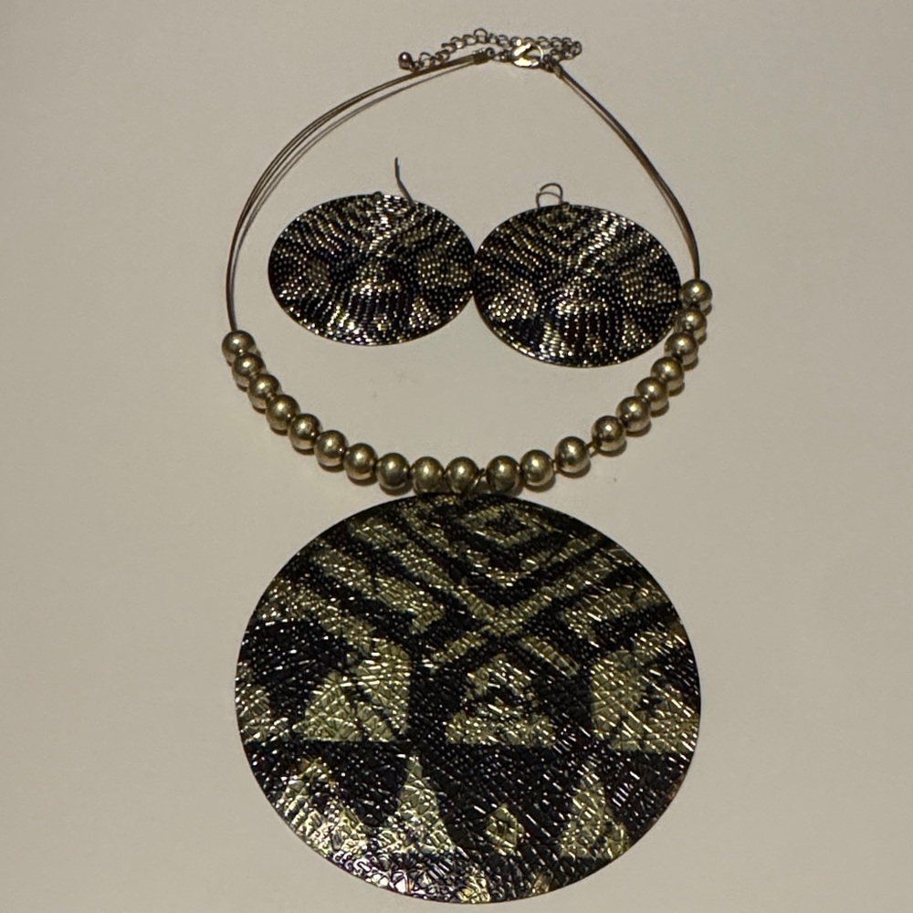 Elegant Black and Gold Necklace and Earring Set